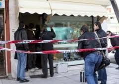 Vidhet një dyqan celularësh, grabitësit marrin gjithçka