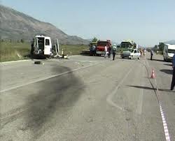 Përplasen 2 furgona linje, plagosen pasagjerët