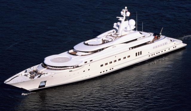 Shqiptarët, emigrojnë me jahte luksoze në Angli