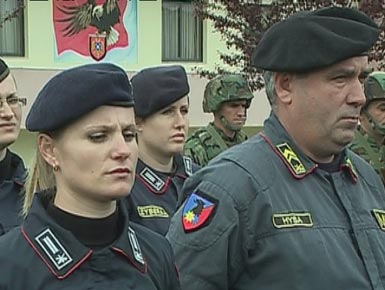 Ballkan, më shumë femra në ushtri