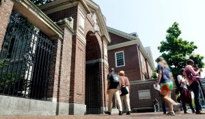 Studentët e Harvardit kapen duke kopjuar në provime