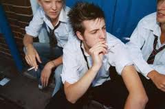 Nxënësit: Duhanin e pimë në shkollë dhe jashtë saj