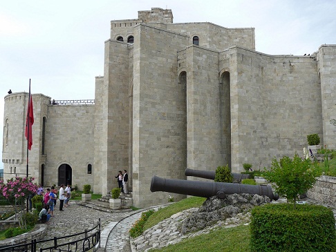 Operatori amerikan, udhëtime nga Kruja në Alpe