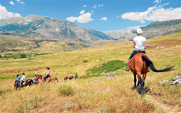 The Telegraph: Shqipëria me kalë, në gjurmët e Lord Bajronit