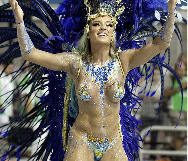 Karnavalet në Brazil, fantazi kostumesh dhe kërcimtare nudo (FOTO)