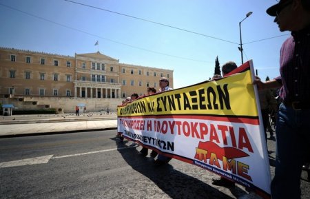 Protesta paralizoi punën në Greqi
