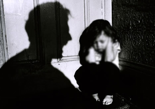 Dhunoi psikologjikisht dy mbesat 4 dhe 5 vjeçare, policia ndalon autorin