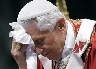 Dorëheqja e Papës dhe Kisha katolike në udhëkryq