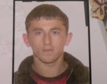 Theri me thikë 22 vjeçarin në autobus, prangoset autori i krimit