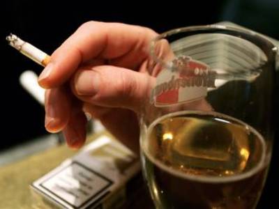 Durrës, fenomen në rritje abuzimi me alkoolin mes adoleshentëve