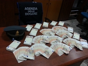 Ndalohet në Bari shqiptari me 100 mijë euro