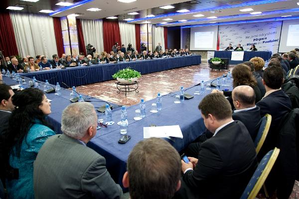 Berisha: Qumështi, agresion mbi prodhuesit dhe qytetarët