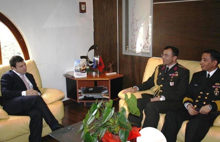 Durrës, kryebashkiaku Dako takohet me komandantin e nëndetëses turke