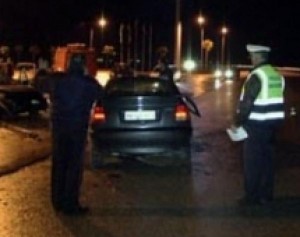 2 aksidente në Laprakë, makina përplas këmbësorin, largohet drejtuesi