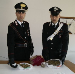 Kapet drogë e fshehur në mur, njëri prej të arrestuarve shqiptar