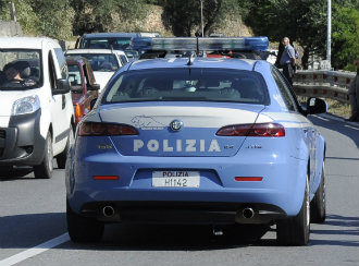 Arrestohet shqiptari, i kapet drogë e fshehur në banjo