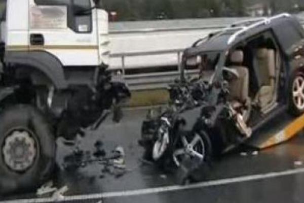 Përplaset kamioni me automjetin, vdes 35 vjeçari