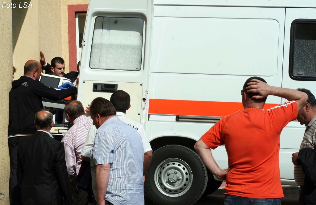 Plagoset rëndë 33-vjecari, bie nga kati i 3-të duke rregulluar antenën