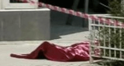 35-vjecari bie nga kati i 2-të dhe vdes