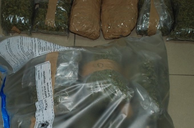 Policia sekuestron 129 kg drogë, e fshehur në një tunel