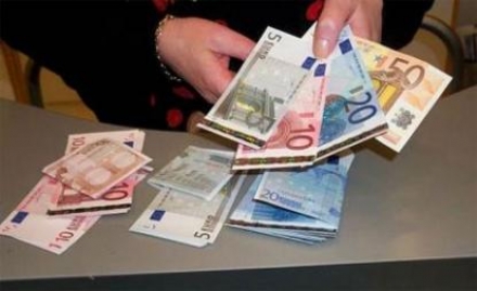 Italiani mashtron bankën me çekun 500 mijë eurosh
