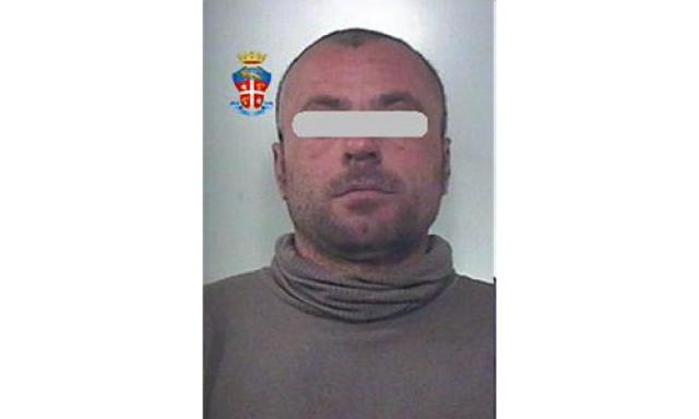 Arrestohet shqiptari, vodhi statujat në një kishë private