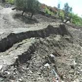 Izolohen 30 familje nga rrëshqitja e tokës