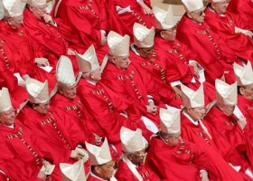 Kardinalët po fillojnë procesin e zgjedhjes së Papës së ri