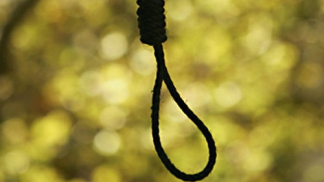 Gjendet i vetëvarur në banesë një 58 vjeçar