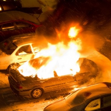 Dogji makinën e të dashurit për Shën Valentin, ndalohet 38 vjeçarja