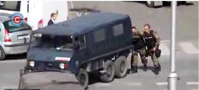 VIDEO &#8211; Skandal i policisë, forcat speciale shtyjnë mjetin