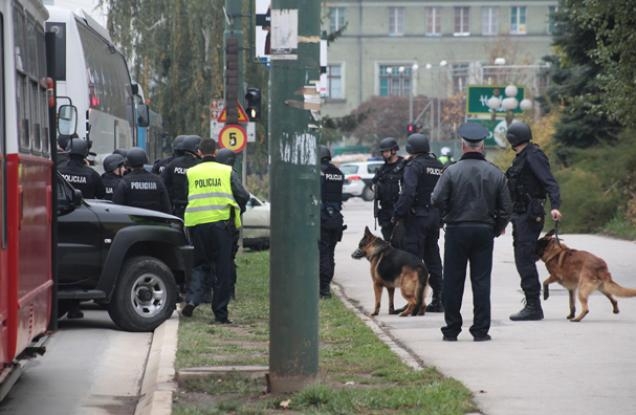 Durrës, automjetet dhe lokalet në “sitën” e policisë