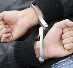 Prangoset 63 vjeçari, shfrytëzonte si prostitutë adoleshenten