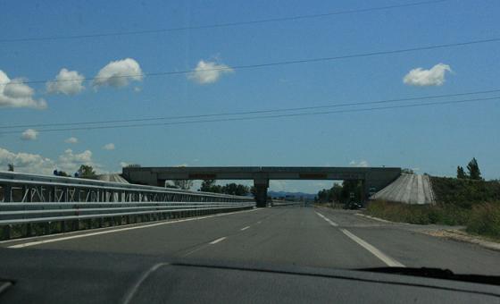 Gjendet i vdekur një 36-vjeçar në autostradë