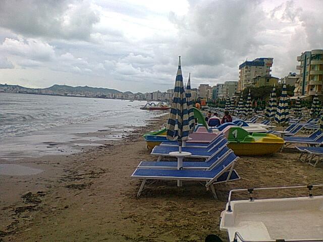 Gjendet i vdekur në breg të detit 26-vjeçari në Durrës