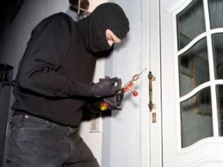 Vidhte motorë e televizorë në Durrës, arrestohet hajduti 21-vjeçar