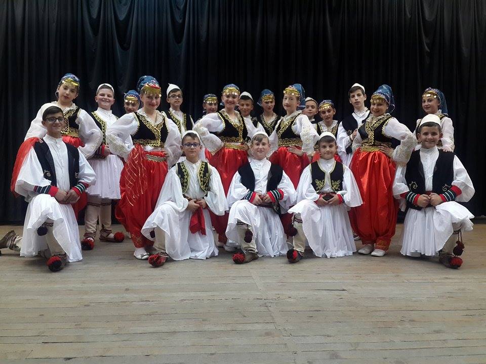 Fëmijët e Durrësit ndriçojnë Sofien në festivalin ndërkombëtar folklorik (FOTO)