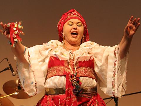 Jehona Sopi në duet me Esmën e “Çaje Shukarije”