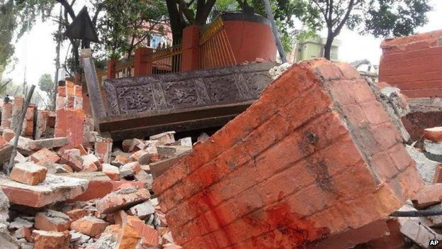 Tërmet i fuqishëm në Nepal, mbi 1000 të vdekur (Foto &#038; Video)