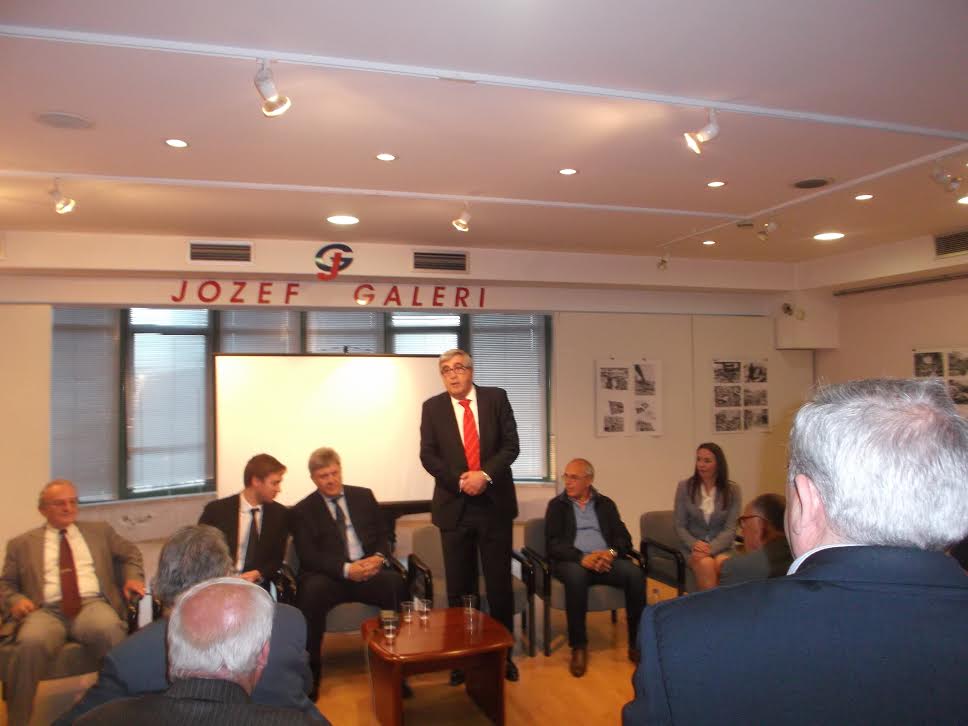 Nishani refuzoi Putinin, ja si i përgjigjet nga Durrësi ambasadori rus