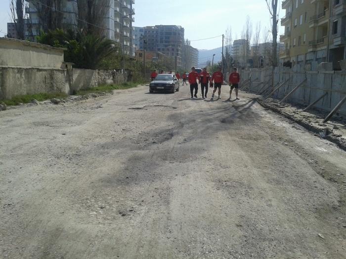 Autobusi prishet, futbollistët e Flamurtarit në këmbë për stërvitje