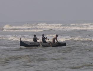 Durrës, shpëtohen nga mbytja në det 2 persona