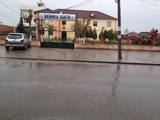 Rrahja në Sukth, PD: Autori Bert Hoxha, mik i Dakos