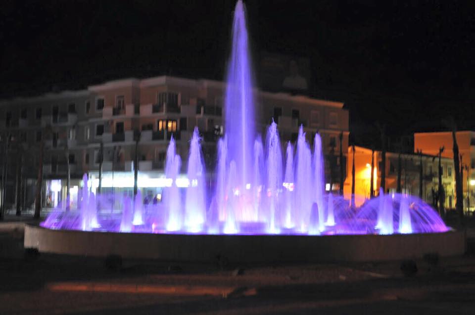 Pas Durrësit, edhe Kavaja me shatërvan me drita