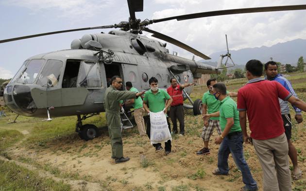Nepal, zhduket helikopteri i trupave amerikane
