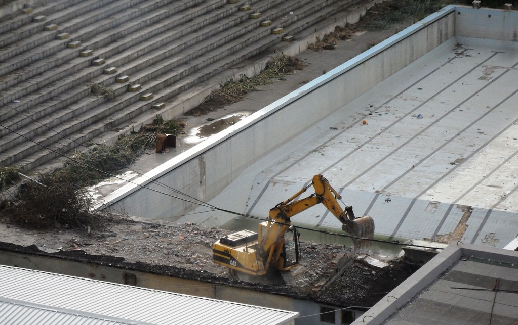Punime në pishinën e Durrësit, synohet rindërtimi?!