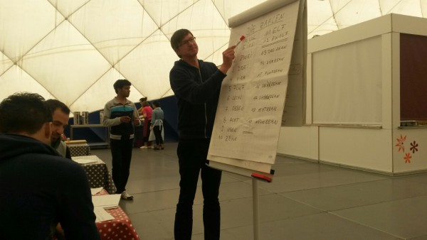 Ja si jetojnë shqiptarët në kampet e azilit (Foto)