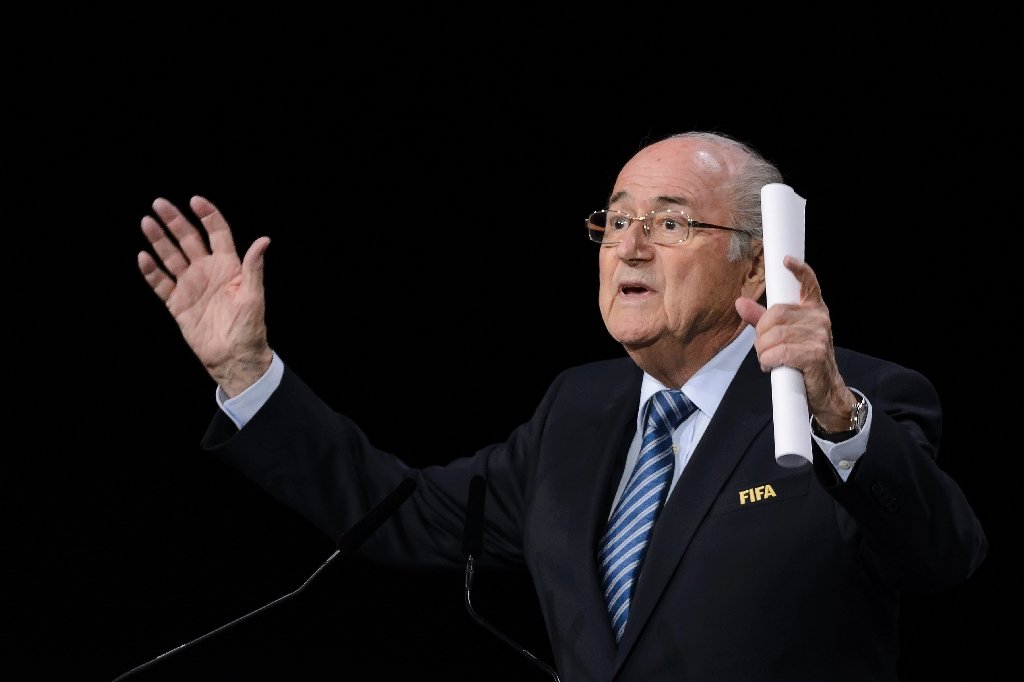 Blatter i pamposhtur, mbetet në krye të FIFA-s