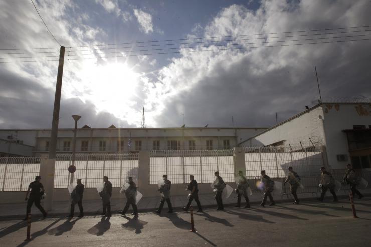 Shqiptarë e pakistanezë përleshen për vdekje në burgun Koridhalos