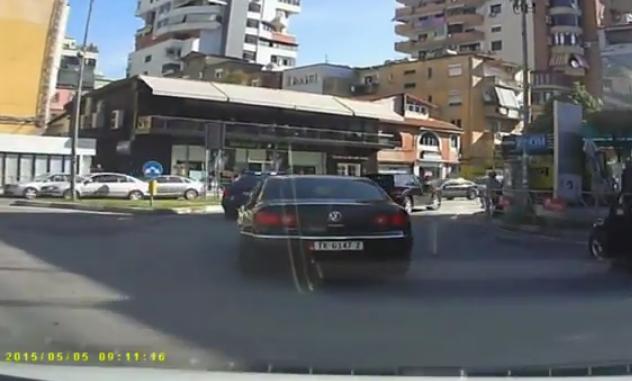 Ministrja Kodheli shkel rregullat e qarkullimit, gjobitet 30 mijë lekë (video)